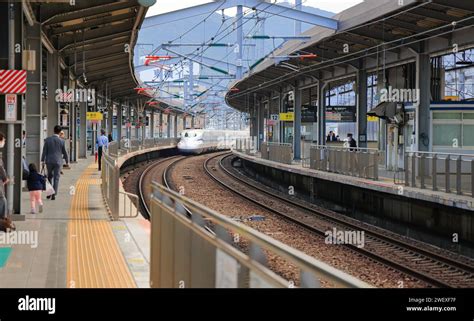 小倉駅から大阪駅 新幹線 ー 時空を超える旅の哲学